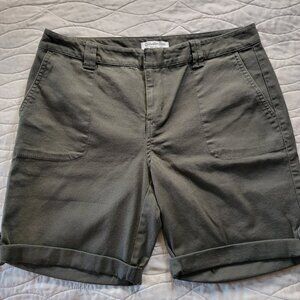 Coldwater Creek Natural Fit green Shorts Size 8p Stretch Cotton Casual Comfort